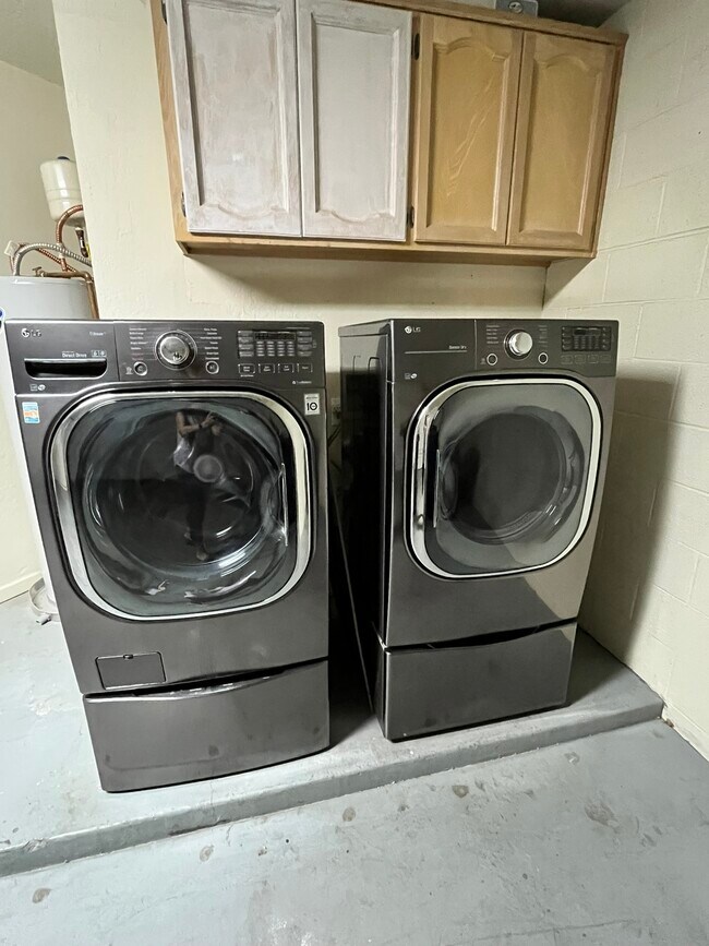 Building Photo - 7955 E Chaparral Rd