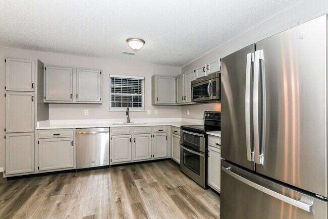 Building Photo - 9803 Trail Dr