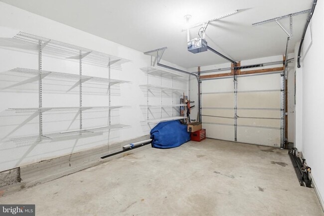 Building Photo - 10635 Hillingdon Rd