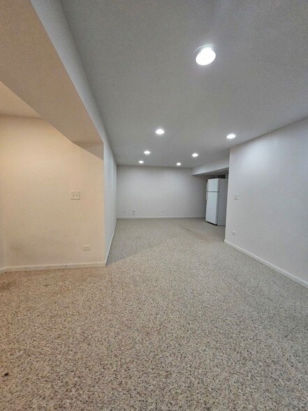 Building Photo - 420 Merry Oaks Rd