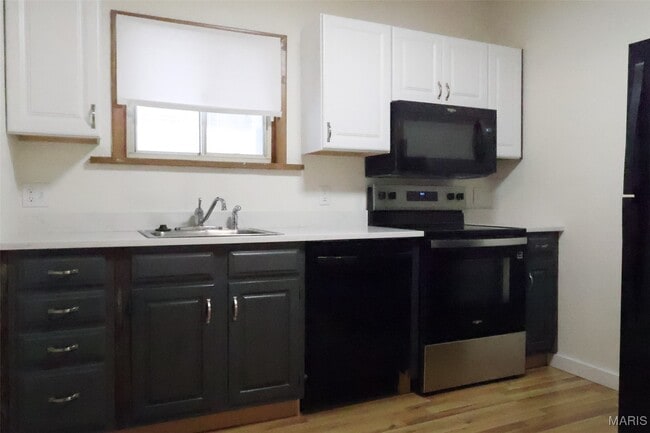 Building Photo - 6418 Hoffman Ave