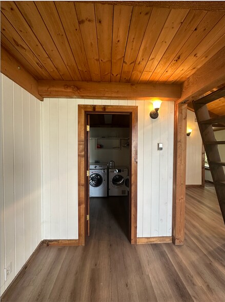 Building Photo - 472 Freear Dr