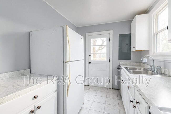 Building Photo - 6605 Horsepen Rd