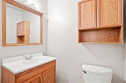 Building Photo - 4908 Royal Dr