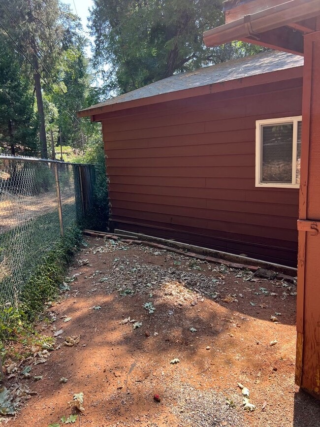 Building Photo - Magalia Home for rent, 1 car garage, 2 bed...
