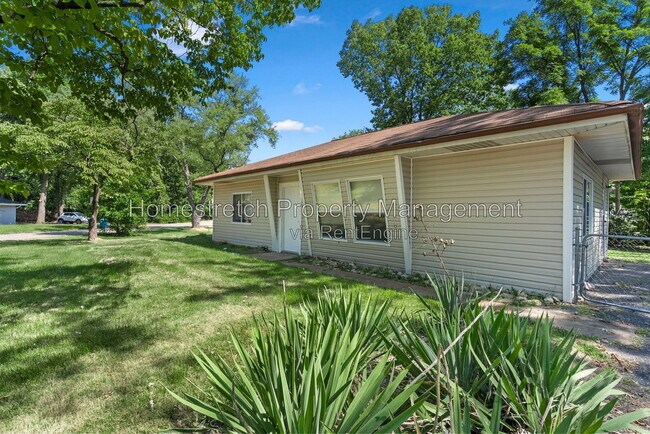 Building Photo - 11948 Bridgevale Ave