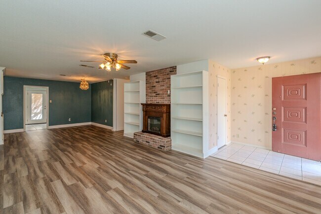 Building Photo - 5975 Meadow Way