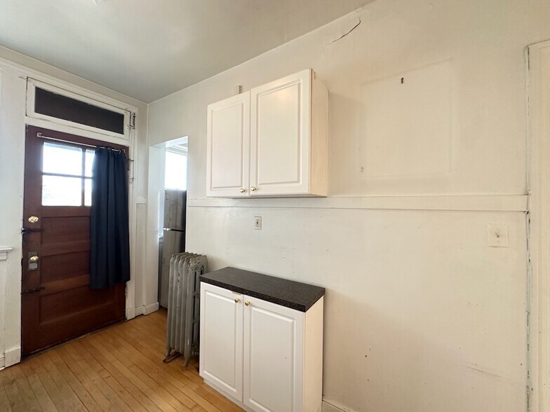 Building Photo - 943 Judson Ave