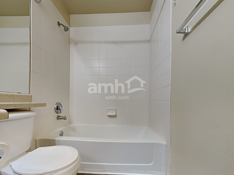 Building Photo - 2211 Pinyon Jay Dr