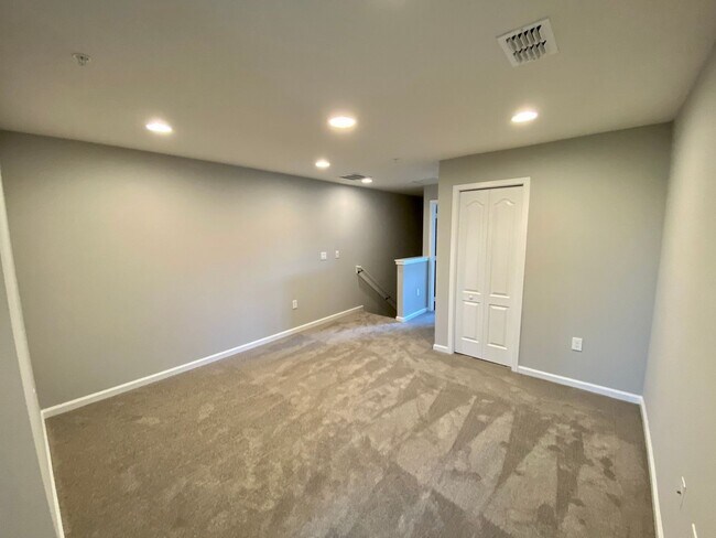 Building Photo - Brand New Townhome for Rent in Gated Commu...