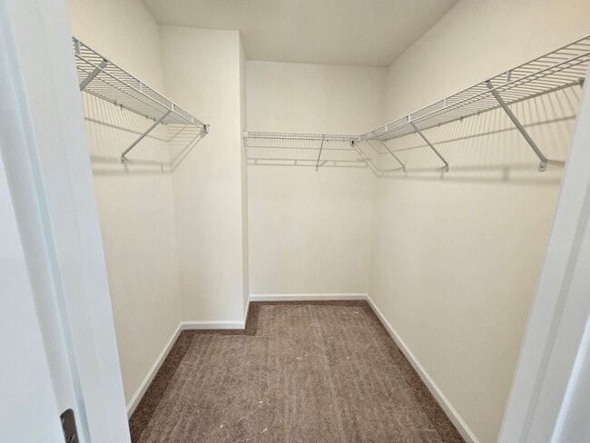 Building Photo - Beautiful Townhome in North Charlotte