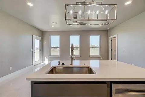 Building Photo - 616 Abadan Dr