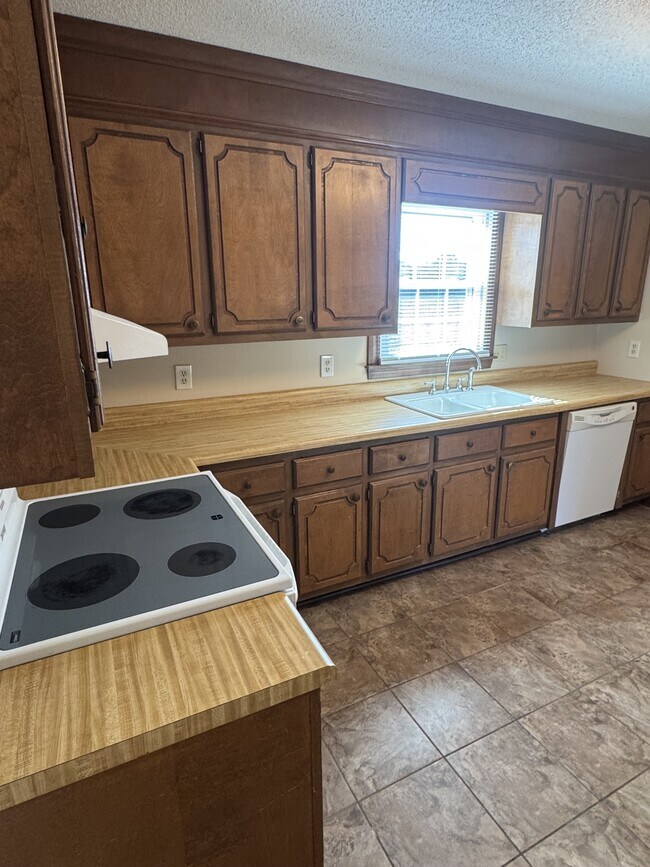 Building Photo - 3564 Mills Rd