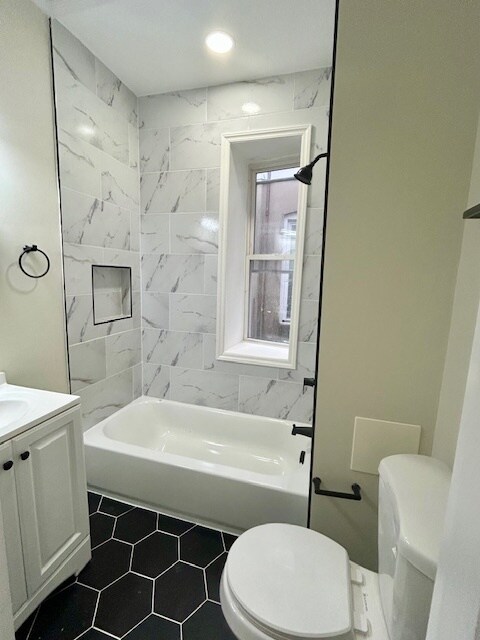 Building Photo - 139 N Lakewood Ave