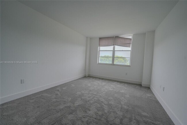 Building Photo - 15600 NW 7th Ave