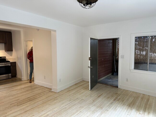 Building Photo - 1489 Wallace Ave