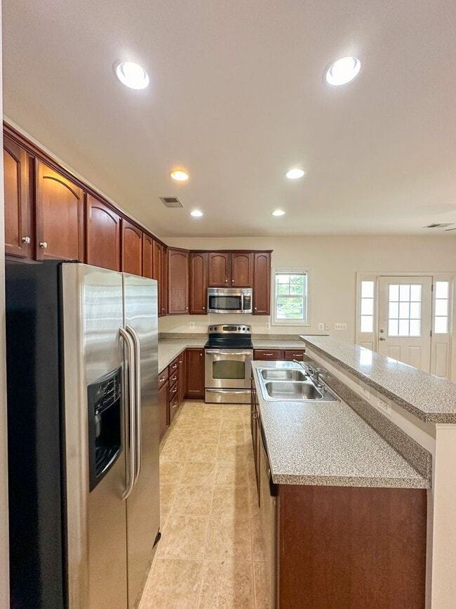 Building Photo - Sycomore Square Town House 3bed/2.5baths