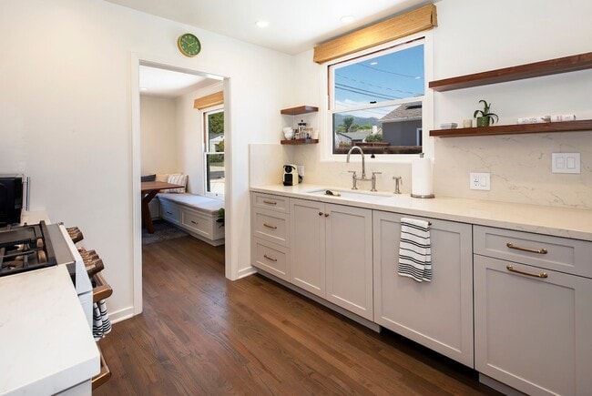 Building Photo - 3017 Puesta Del Sol