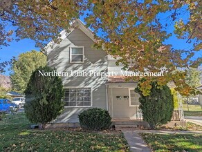 Building Photo - Lower Unit 2 Bed, 1 Bath