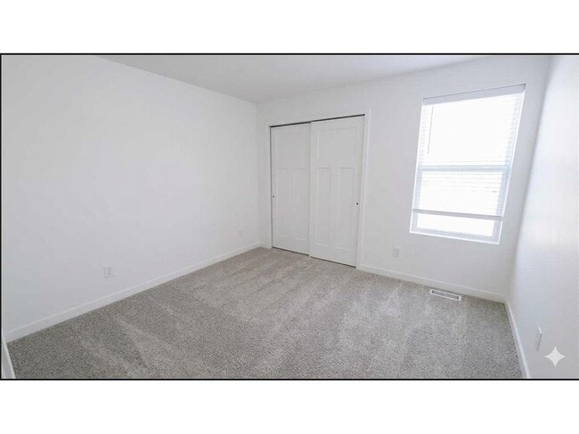 Building Photo - 6285 Larkspur Ln