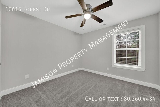 Building Photo - 10615 Forest Dr