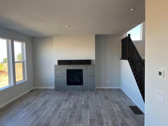 Building Photo - Beautiful Modern 4 Bedroom Home in Superior