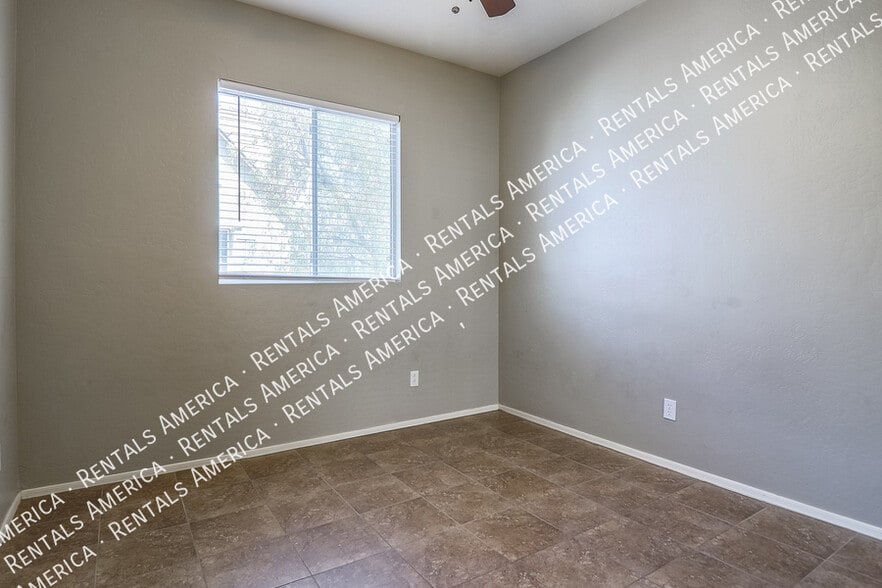 Building Photo - 747 N Port Dr