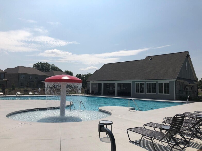 Pool Waterfall - 2904 Weyhill Trl