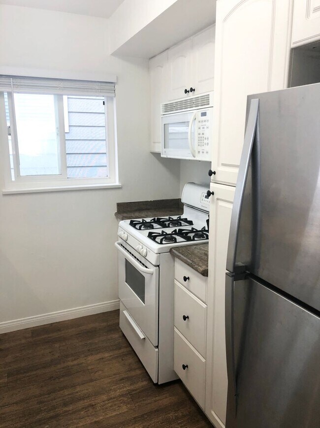 Building Photo - 3605 W Balboa Blvd