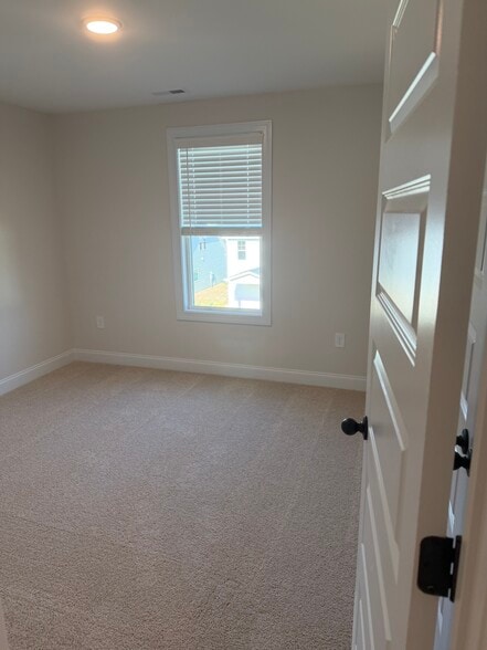 Upstairs room - 765 Union St