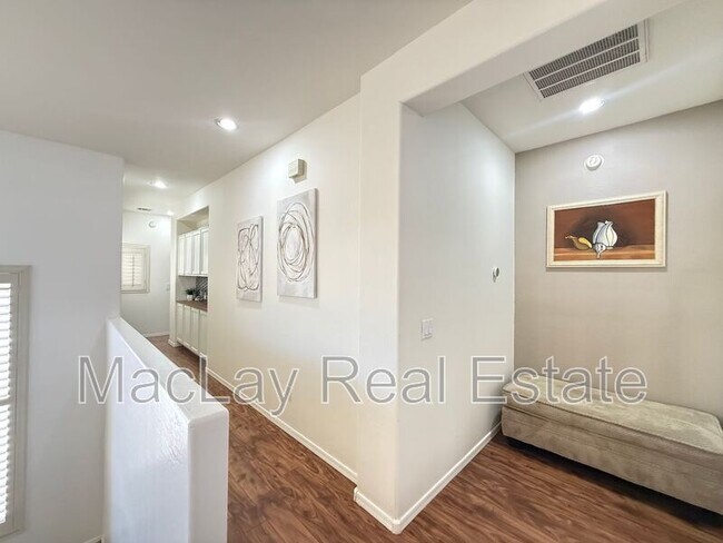 Building Photo - 757 W Aloe Pl