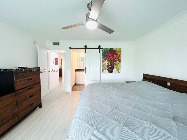 Building Photo - 3004 Portofino B2