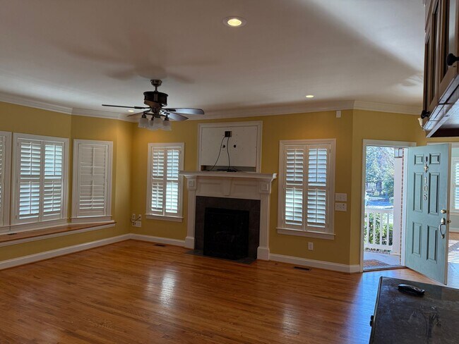 Building Photo - Lexington