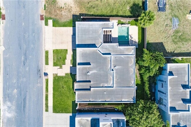 Building Photo - 4701 Sweetwater Ave