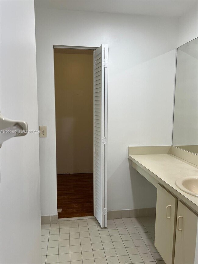 Building Photo - 20680 NE 4th Ct