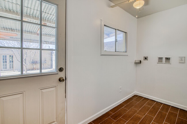 Building Photo - 8613 Kingsway Dr
