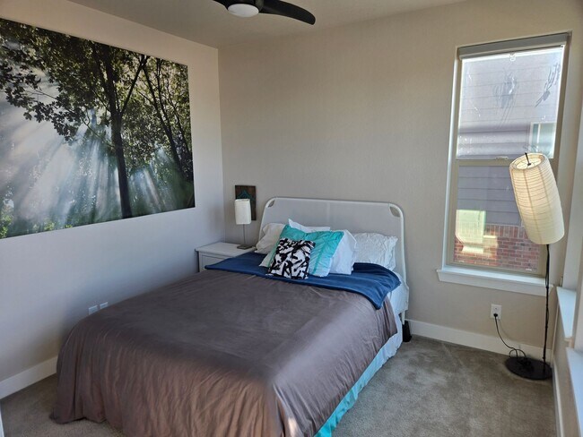 Building Photo - Amazing townhome in Central Park near Nort...