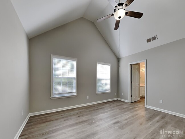 Building Photo - 33 Elmwood Blvd
