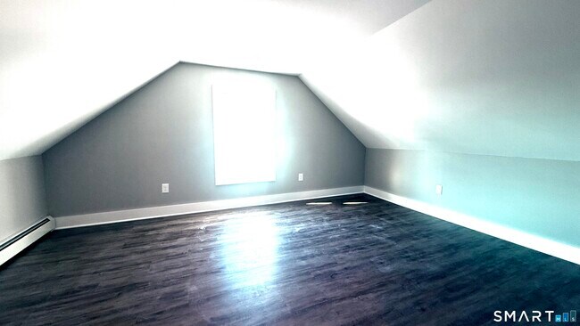 Building Photo - 105 Willetts Ave
