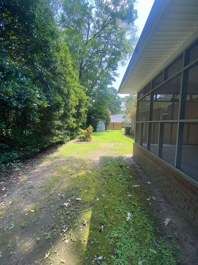 Building Photo - 2648 S Kings Rd