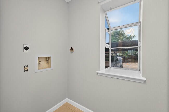 Building Photo - 18800 Egret Bay Blvd