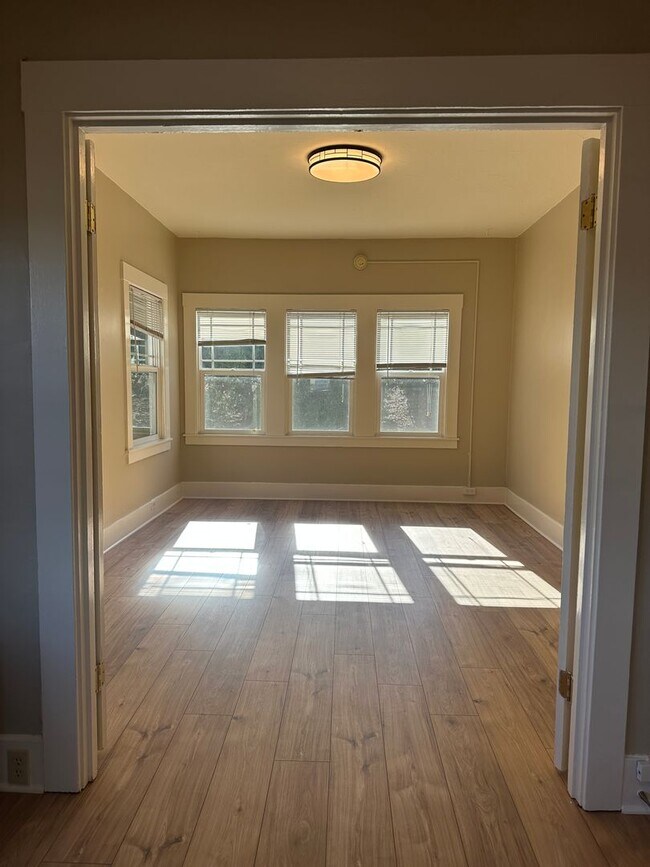 Building Photo - 1019 E 33rd St