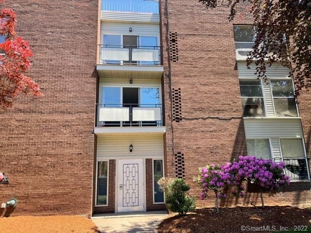 Building Photo - 787 Farmington Ave