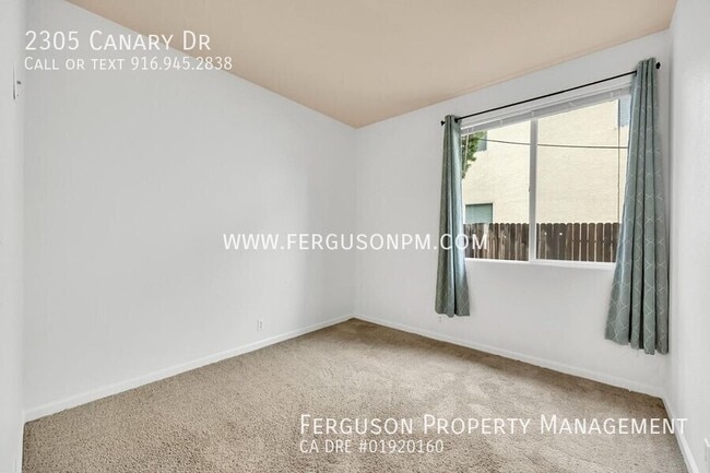 Building Photo - 2305 Canary Dr