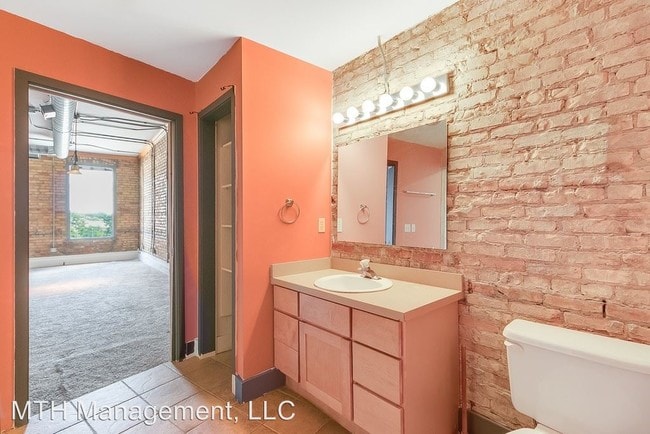 Building Photo - 3 br, 2 bath Apartment - 109 S Washington