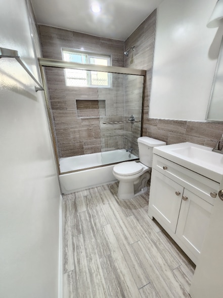 Building Photo - 17620 Burbank Blvd