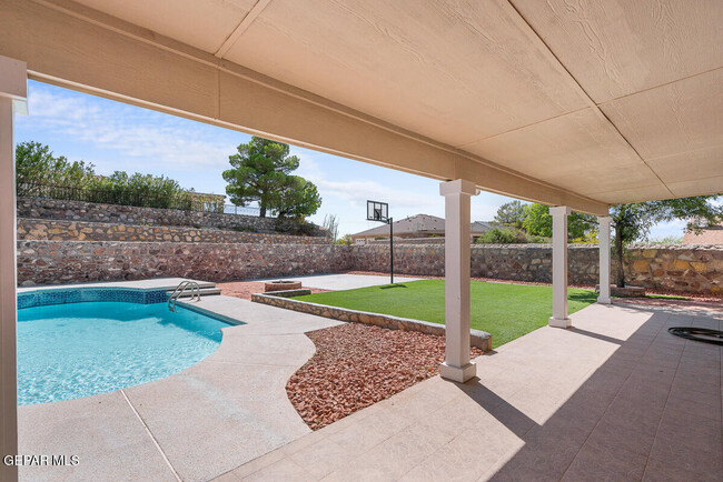 Building Photo - 6696 Dakota Ridge Dr