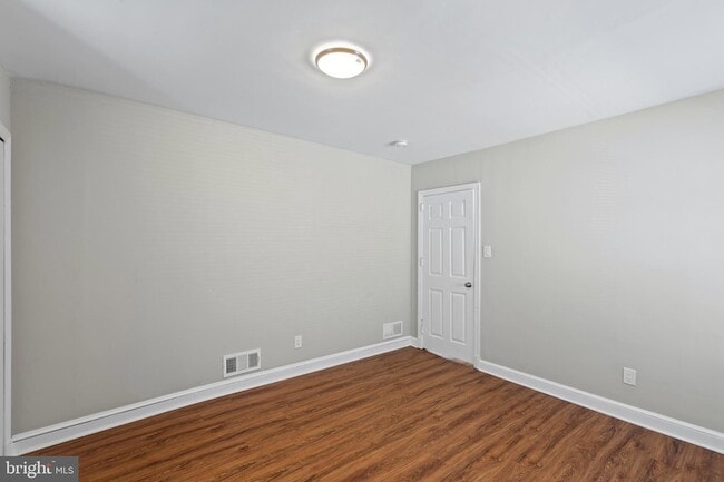 Building Photo - 4816 Woodlawn Dr