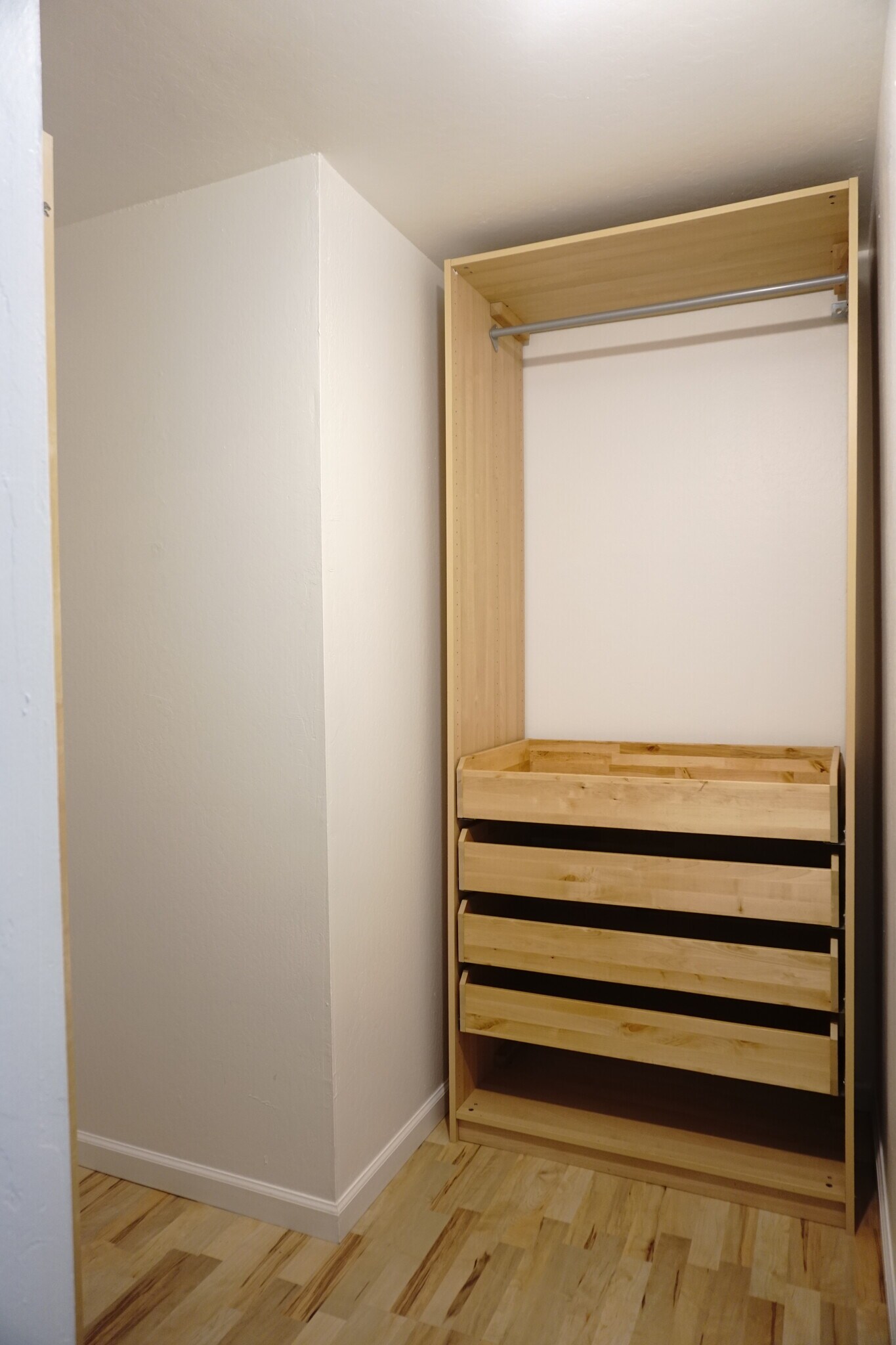 Building Photo - 2 Commodore Dr
