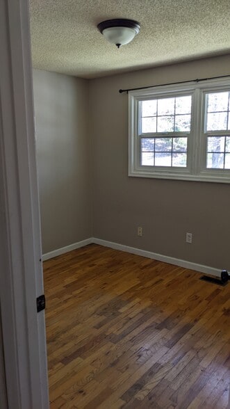 Building Photo - 1812 Tiffany St